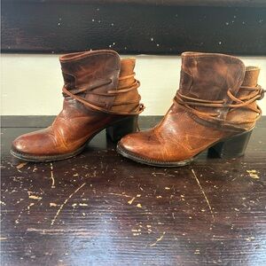 Casey freed bird bootie size 9